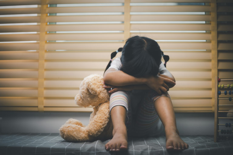 Como os traumas infantis impactam na vida adulta?